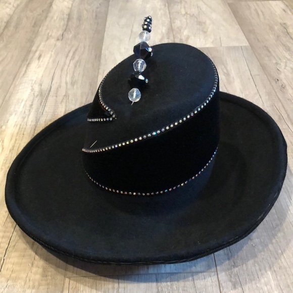 Accessories - Mr. John  New York Paris Classic Black Velvet Hat